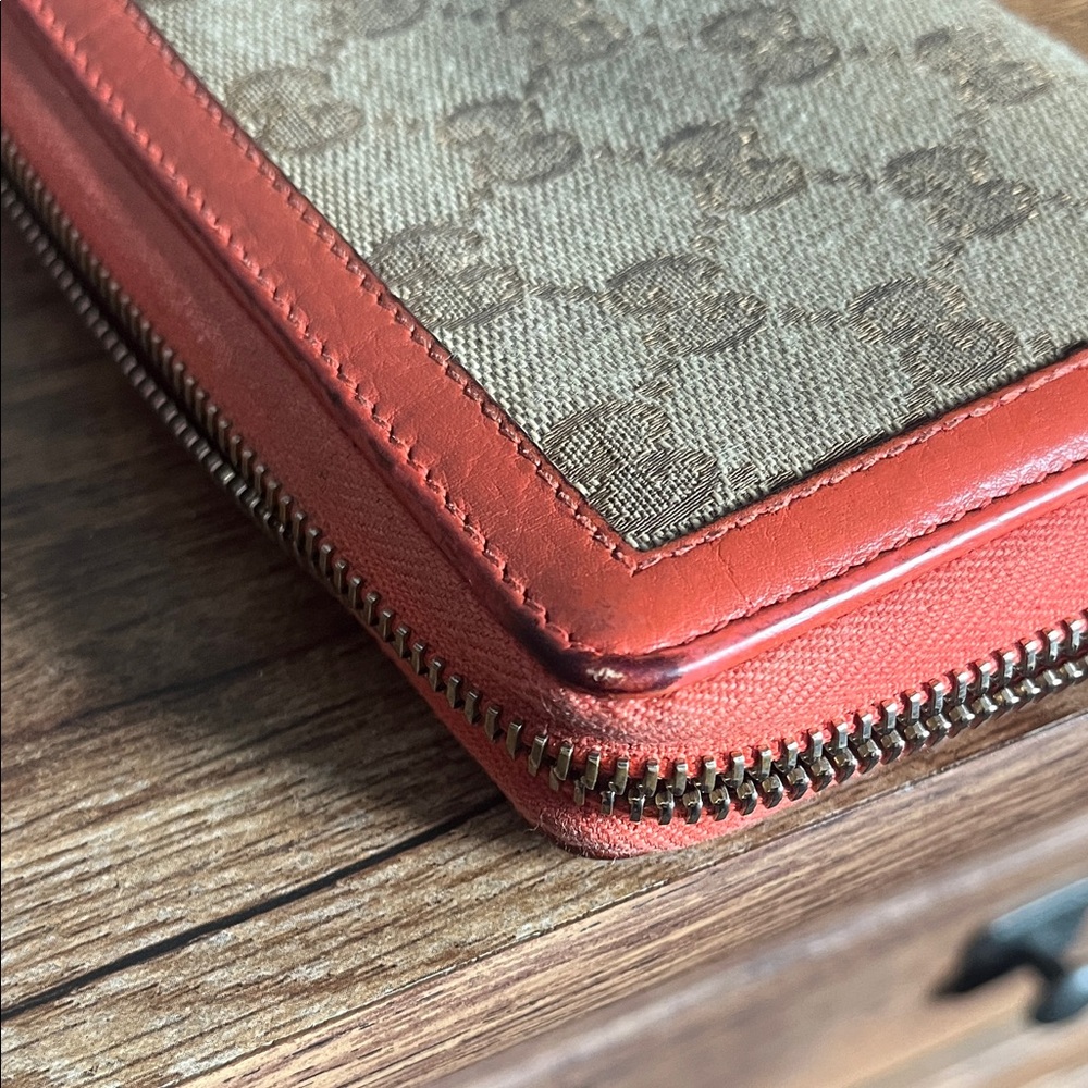 Gucci Beige and Orange Monogram Zip Wallet - Picture 10 of 12